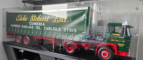 Display case eddie stobart - display,